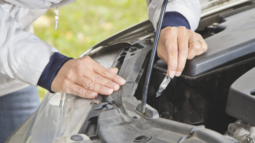 Kiedy wymienić żarówki w samochodzie? | autoEXPERT